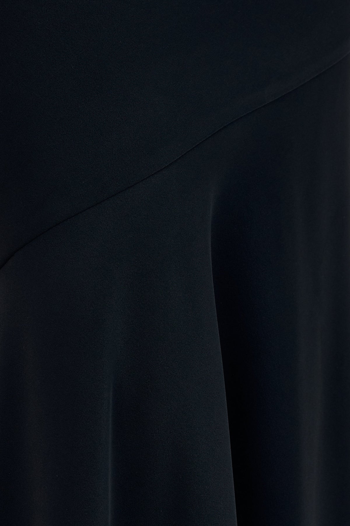 ECM_HR_CL137321001---Sancelle-_-Black-Satin-Halter-Neck-Top12.jpg