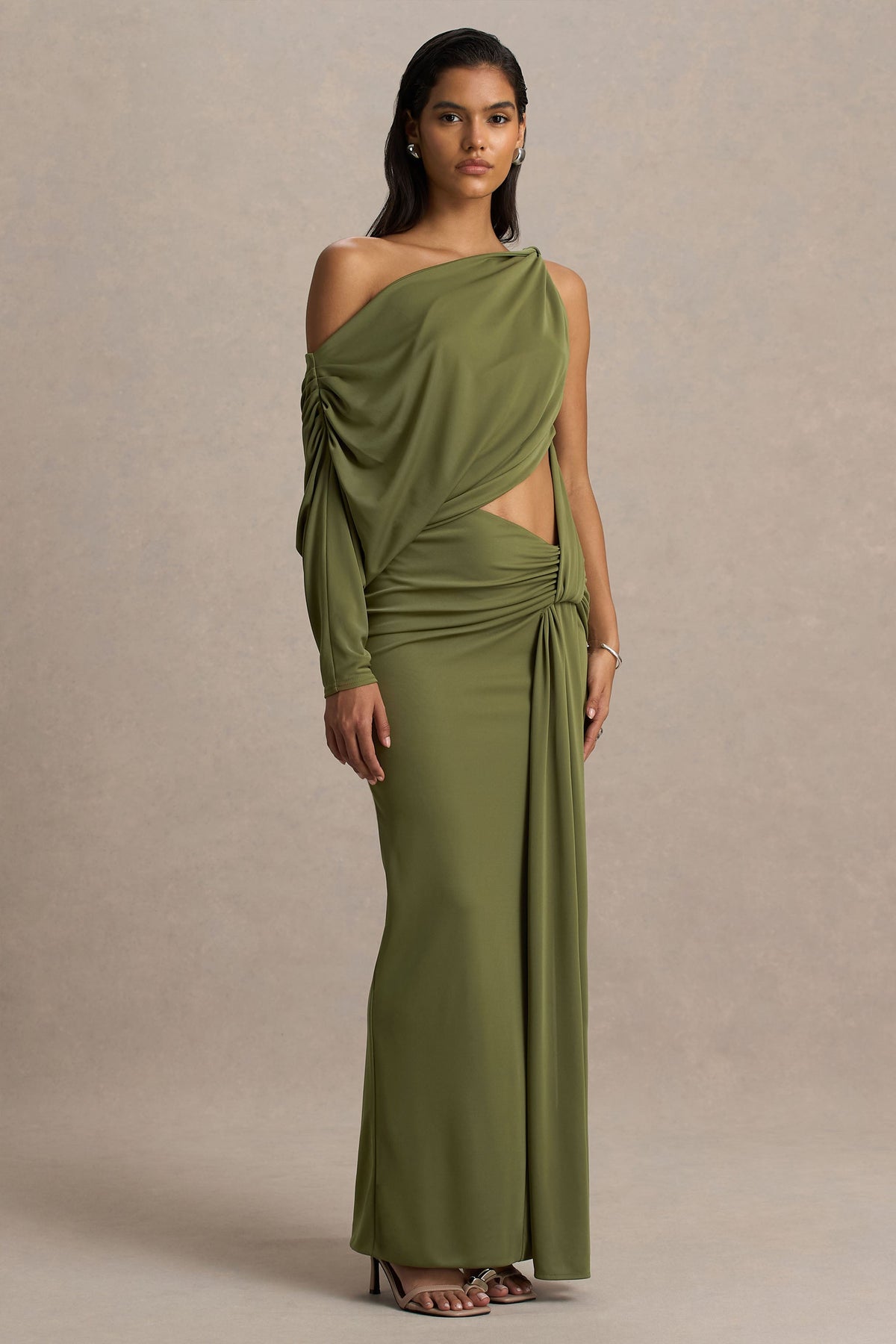 Layla | Olivgrünes Maxikleid mit asymmetrischem Ausschnitt, Cut-out und Raffung