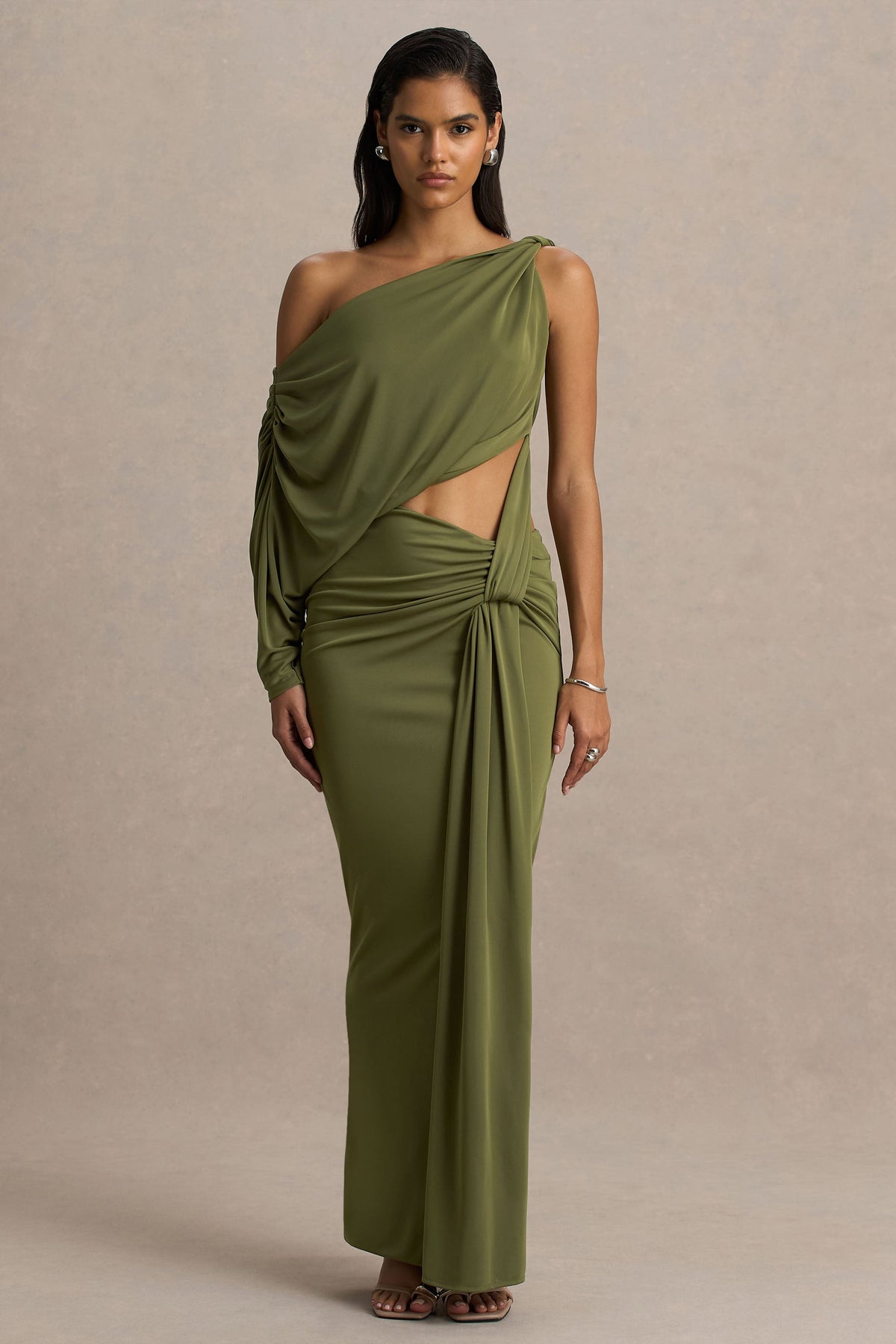 Layla | Olivgrünes Maxikleid mit asymmetrischem Ausschnitt, Cut-out und Raffung