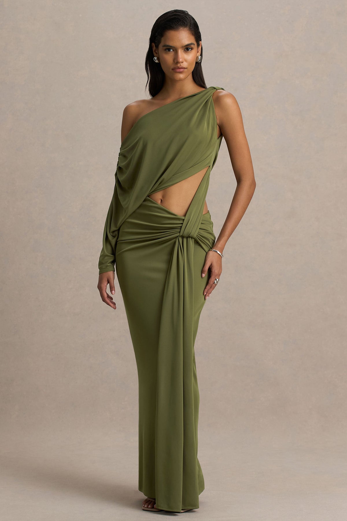 Layla | Olivgrünes Maxikleid mit asymmetrischem Ausschnitt, Cut-out und Raffung