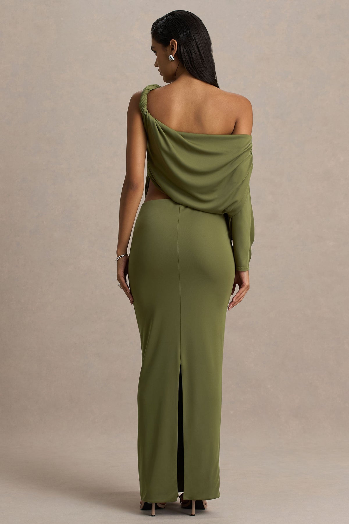 Layla | Olivgrünes Maxikleid mit asymmetrischem Ausschnitt, Cut-out und Raffung